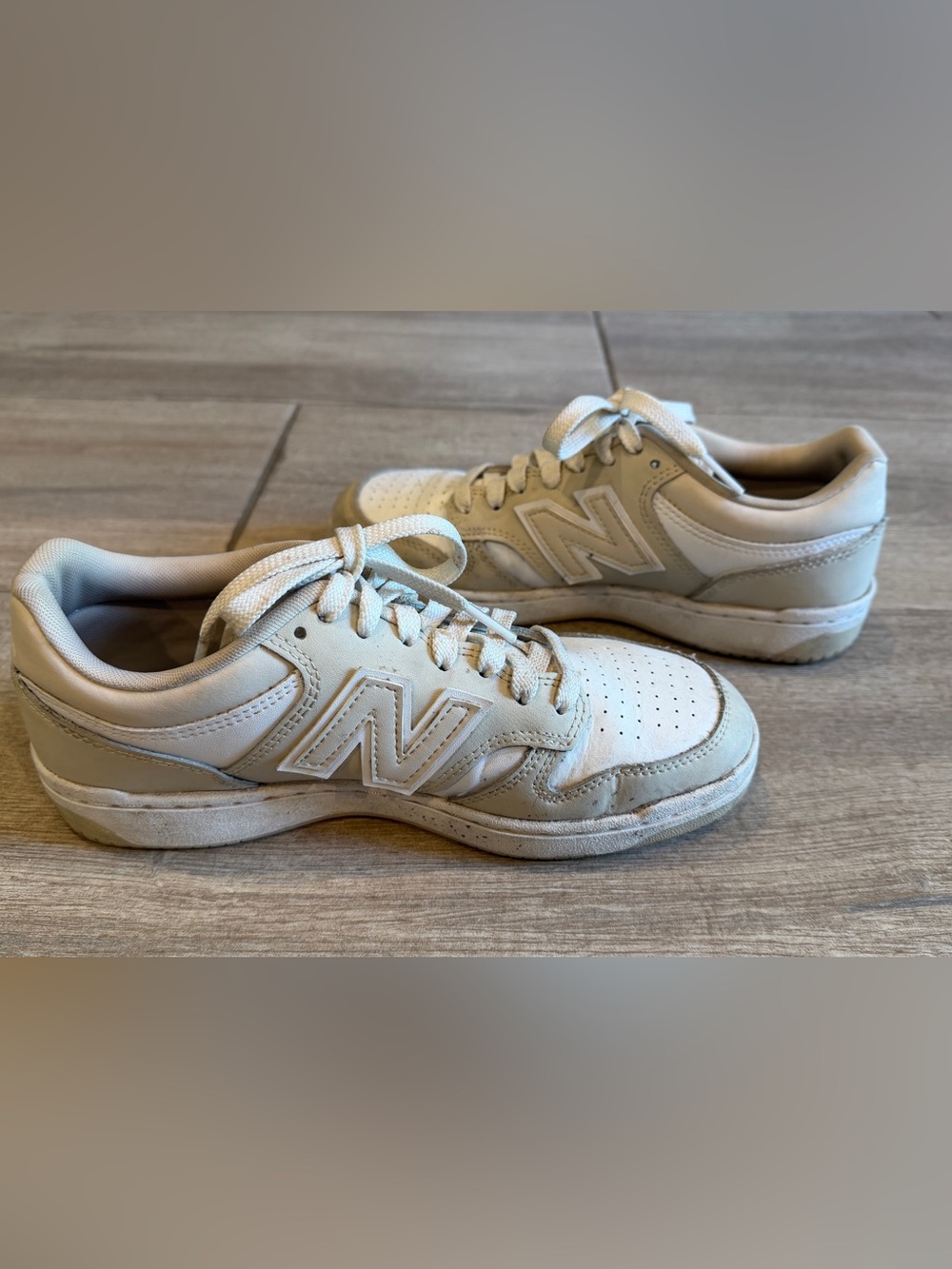 New Balance Ladies Casual Lace-Up Sneakers in Light Beige Size 5.5
